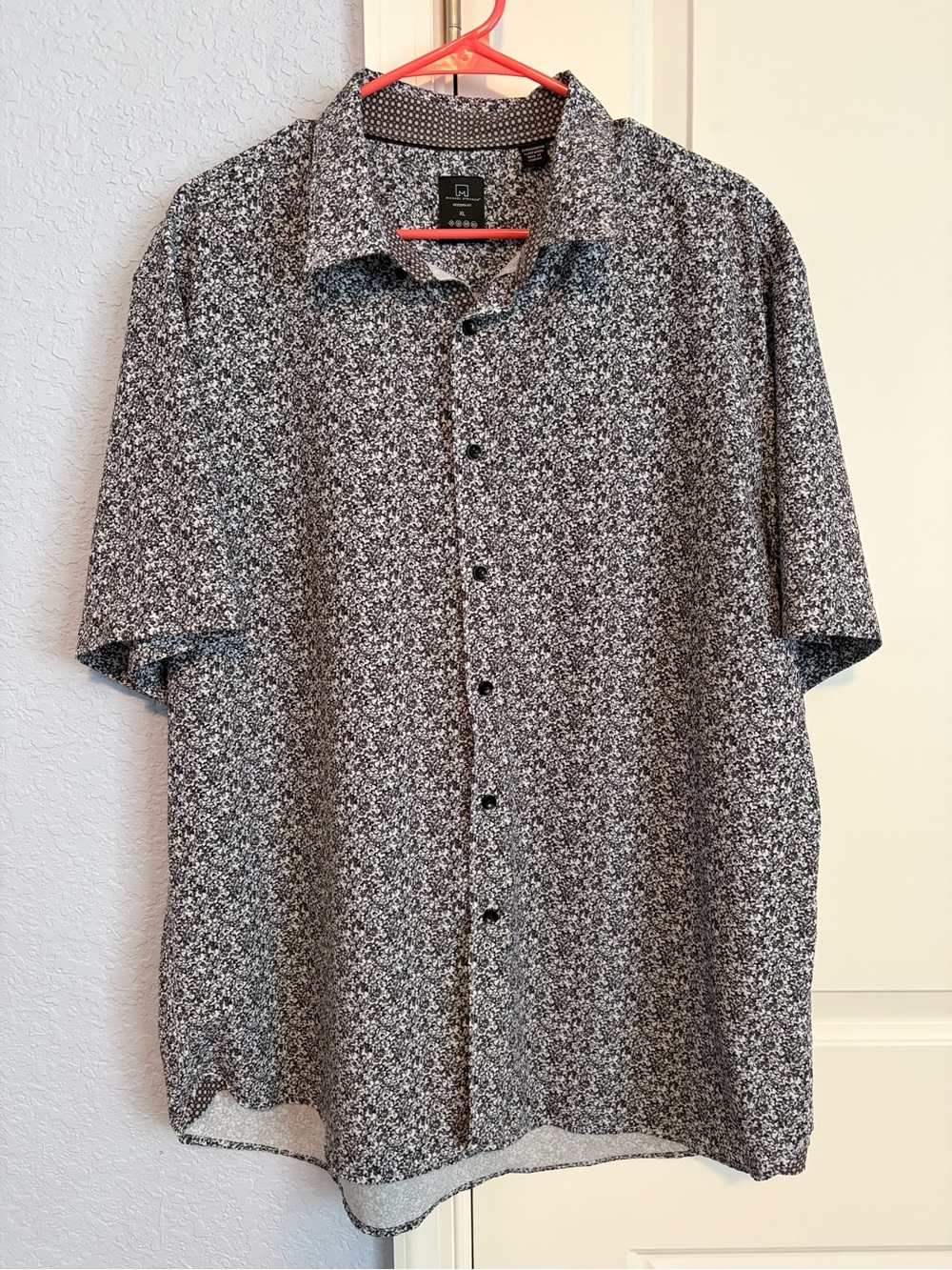 Men's Short Sleeve Button-Down Shirt in Black & White - Classic Casual